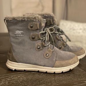 Women’s Sorel Boots. Explorer Joan. Size 7.5. Gray.